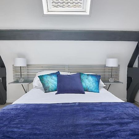 The Chapel Cottage By Ritual Stays เฮเมลเฮมพ์สเตด ภายนอก รูปภาพ